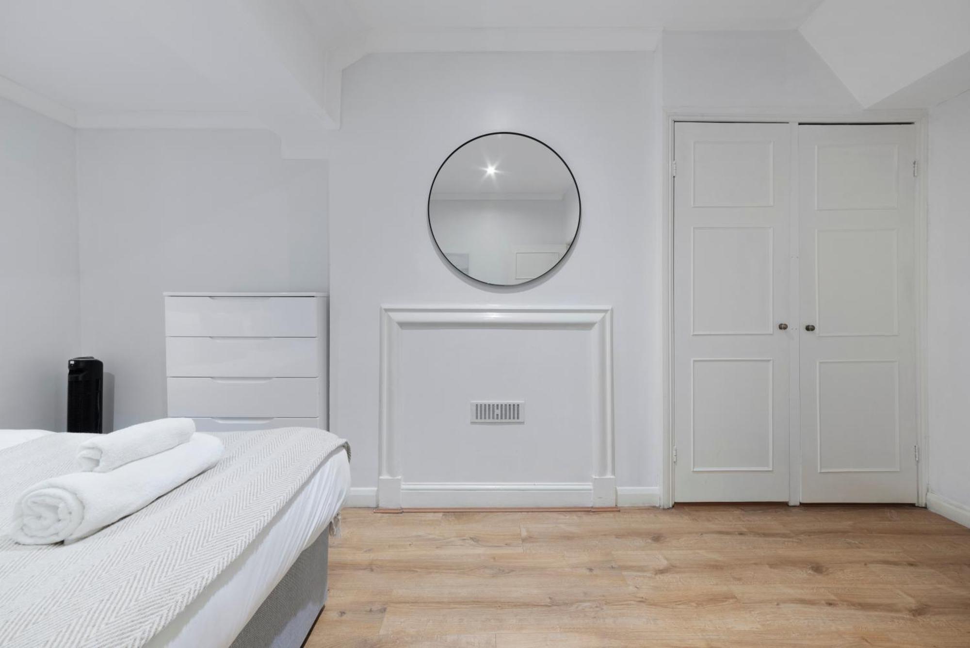 2 Bed Piccadilly Apartment 4 Лондон Екстер'єр фото